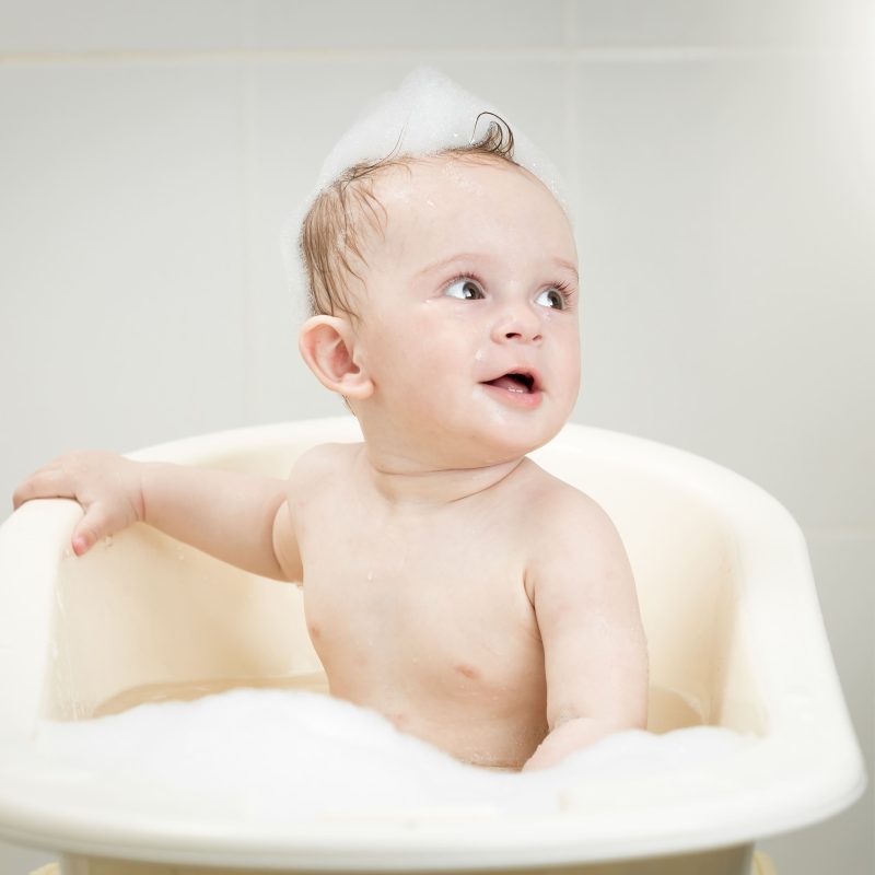 新生兒洗澡時間應該多久？寶寶洗澡沐浴用品與注意事項看這篇